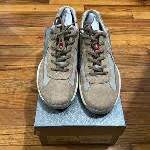 Prada scamosiato sneakers